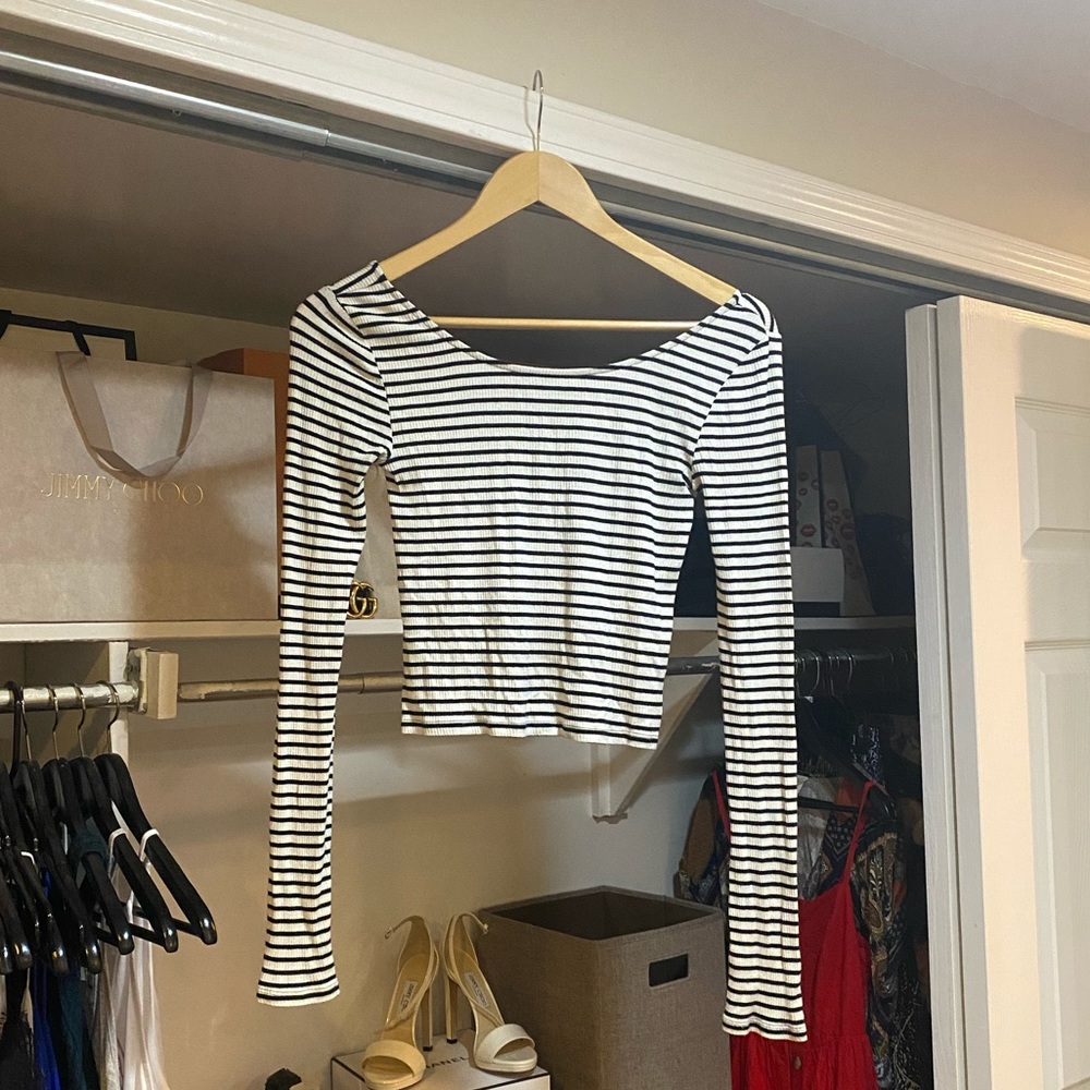 Black/White Stripe Long Sleeve Crop